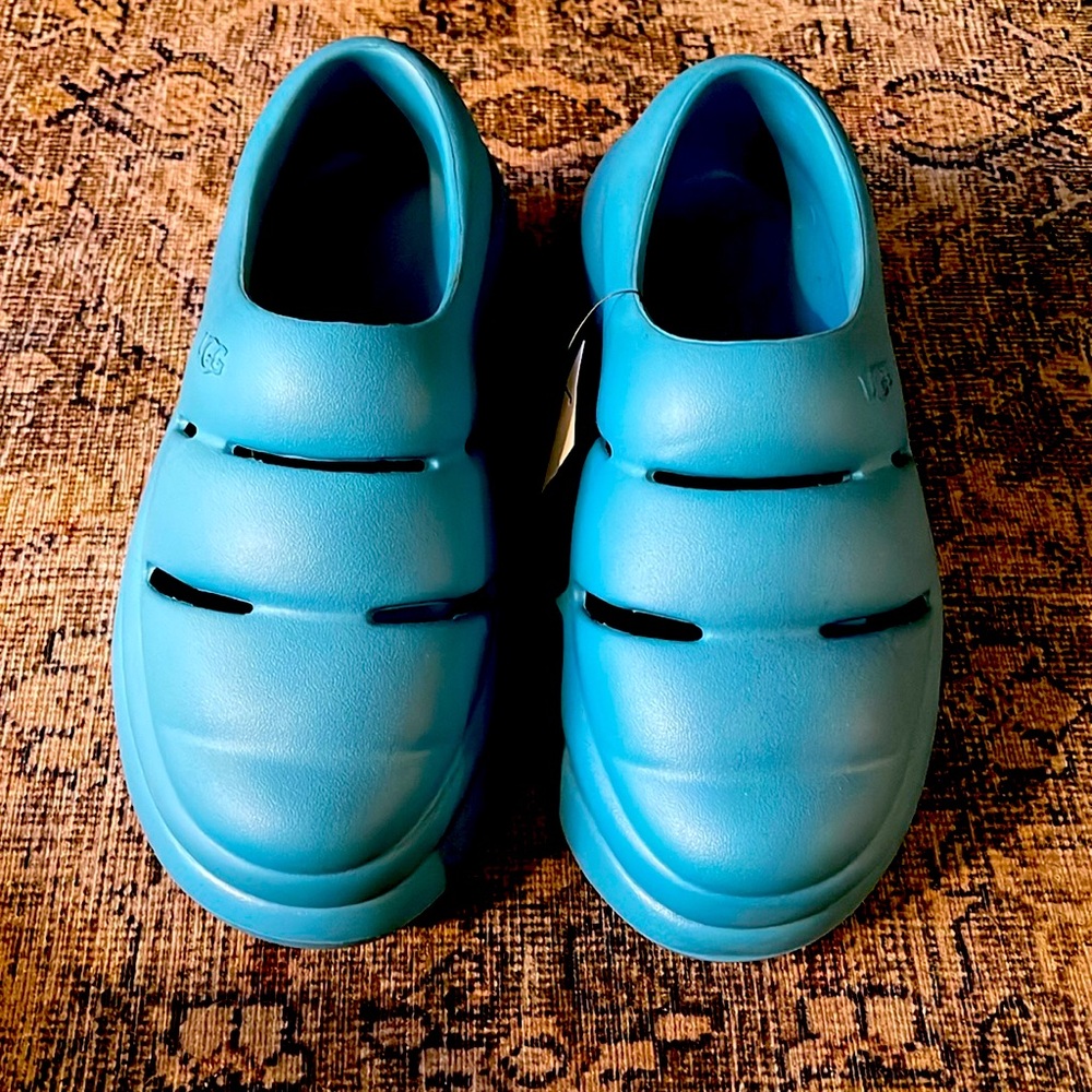 UGGS CLOGS